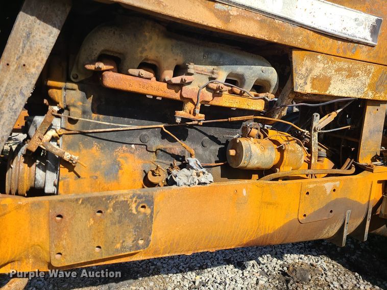 image for item JG9483 1965 Oliver 1850  tractor