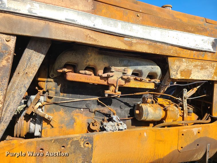 image for item JG9483 1965 Oliver 1850  tractor