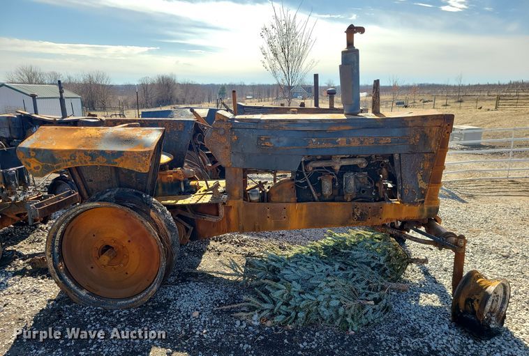 image for item JG9484 Oliver 1800  tractor