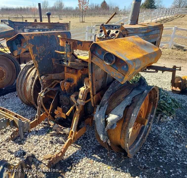 image for item JG9484 Oliver 1800  tractor