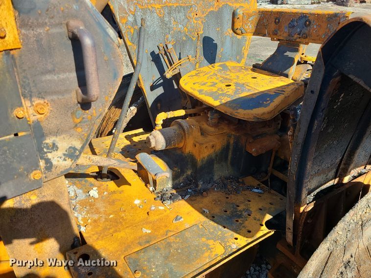 image for item JG9484 Oliver 1800  tractor