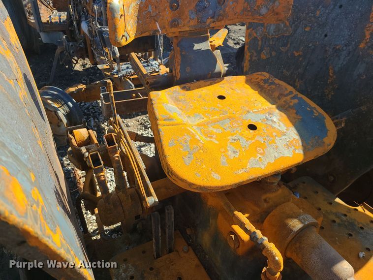 image for item JG9484 Oliver 1800  tractor