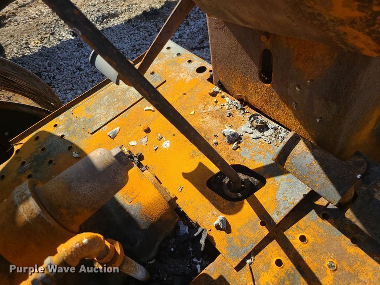 image for item JG9484 Oliver 1800  tractor