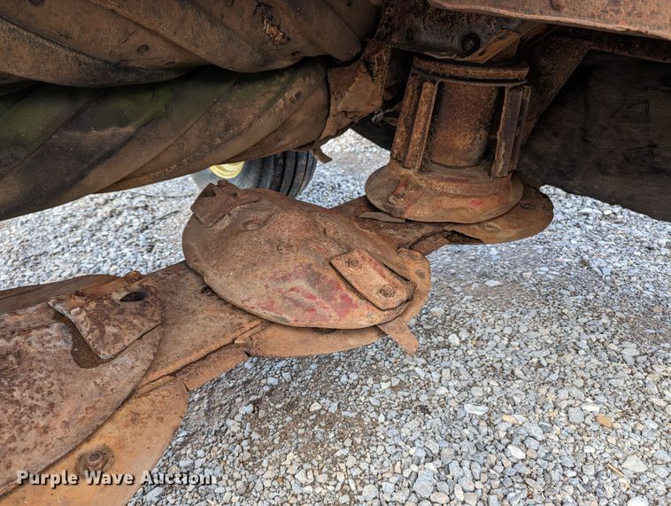 image for item LF9609 1990 New Holland 411 Discbine  swather / windrower