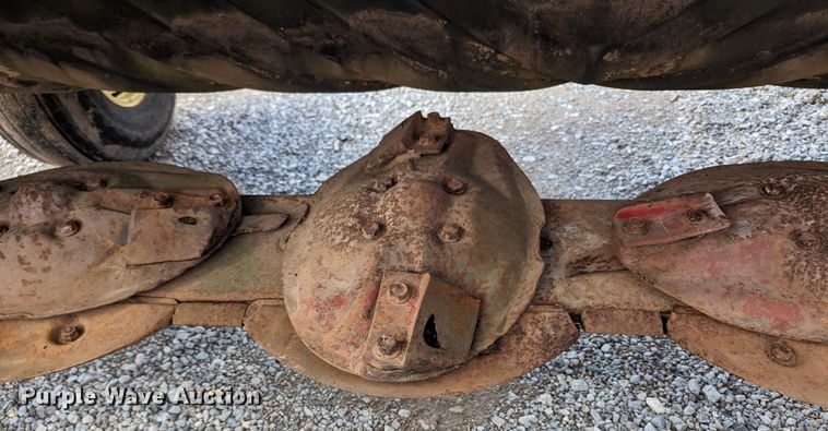 image for item LF9609 1990 New Holland 411 Discbine  swather / windrower