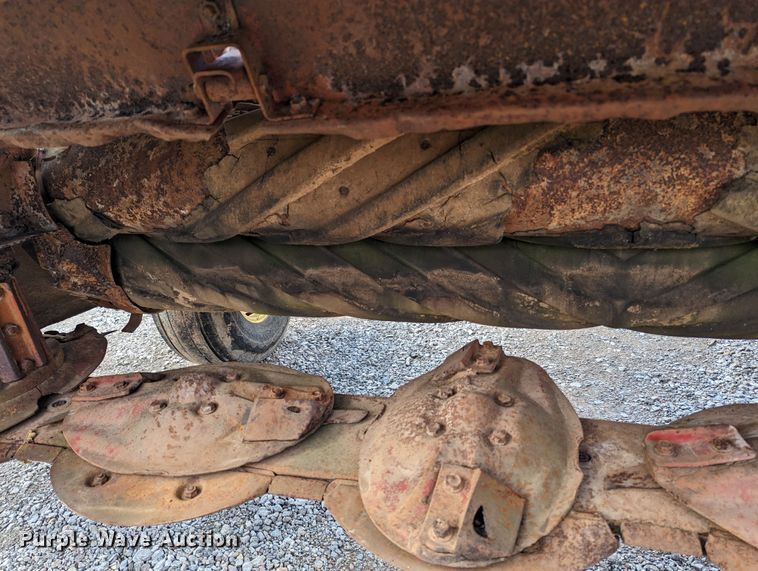 image for item LF9609 1990 New Holland 411 Discbine  swather / windrower