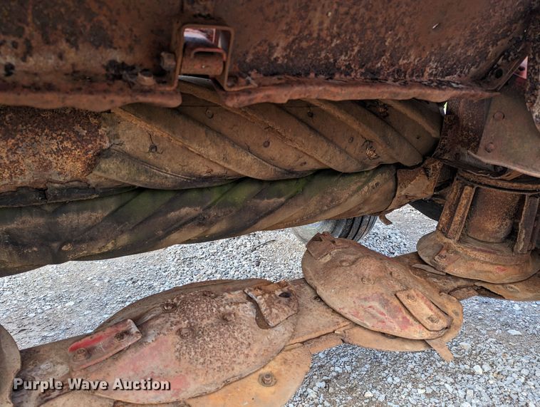 image for item LF9609 1990 New Holland 411 Discbine  swather / windrower