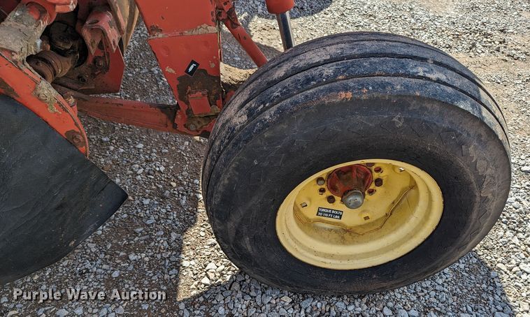 image for item LF9609 1990 New Holland 411 Discbine  swather / windrower