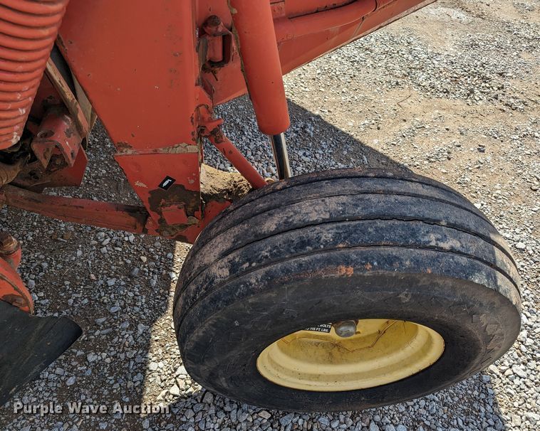 image for item LF9609 1990 New Holland 411 Discbine  swather / windrower