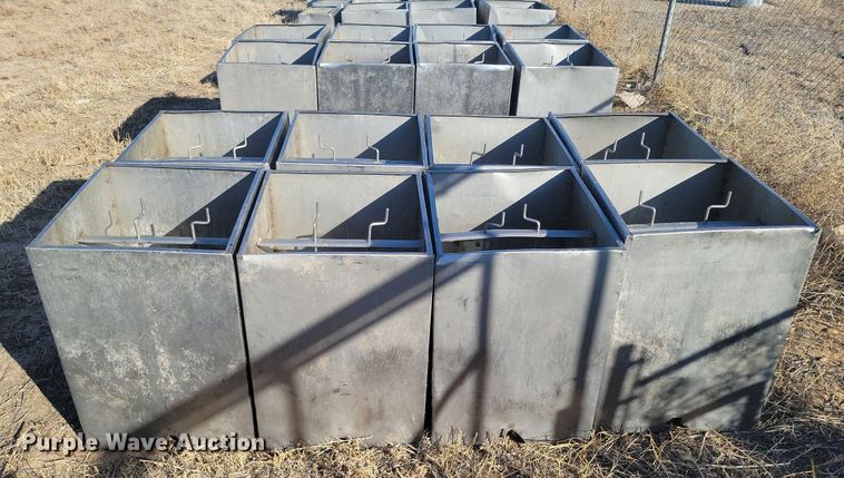 image for item LG9485 (8) Smidley hog feeders