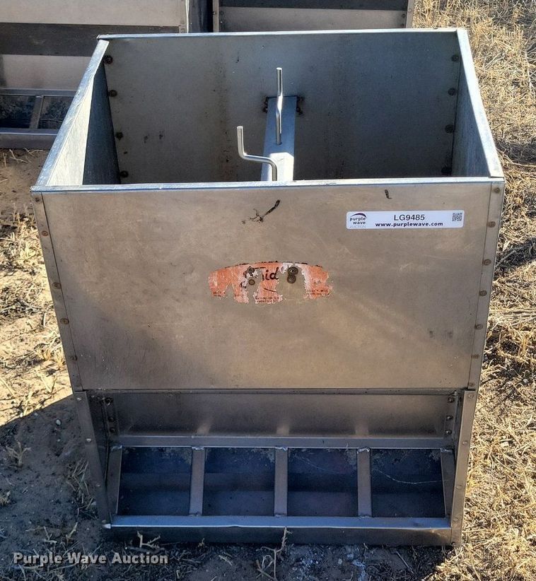 image for item LG9485 (8) Smidley hog feeders