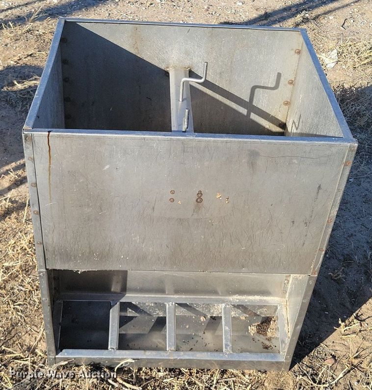 image for item LG9485 (8) Smidley hog feeders