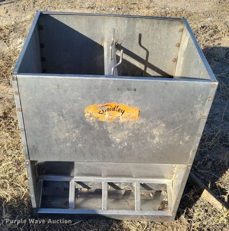 image for item LG9486 (8) Smidley hog feeders