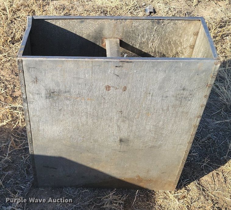 image for item LG9487 (8) Smidley hog feeders