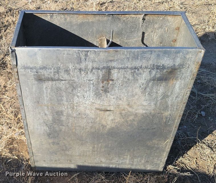 image for item LG9488 (8) Smidley hog feeders