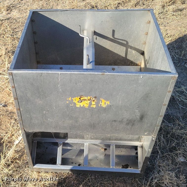 image for item LG9488 (8) Smidley hog feeders
