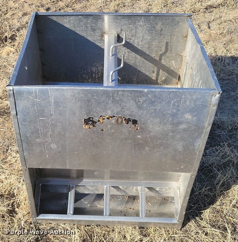 image for item LG9489 (8) Smidley hog feeders
