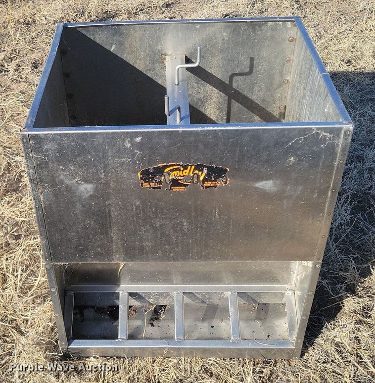 image for item LG9490 (8) Smidley hog feeders