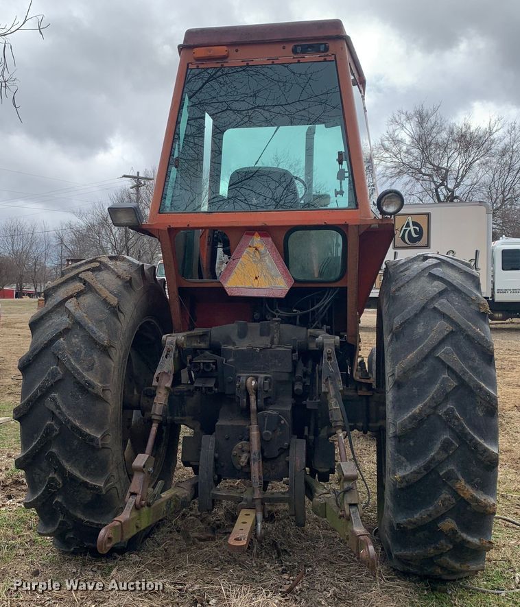image for item LI9081 1979 Allis Chalmers 7010  tractor