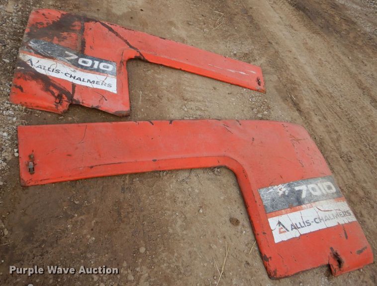 image for item LI9081 1979 Allis Chalmers 7010  tractor