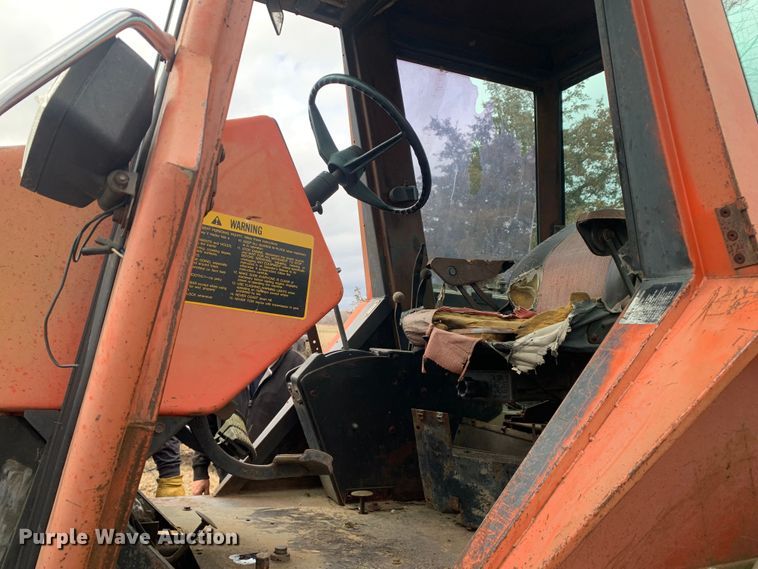 image for item LI9081 1979 Allis Chalmers 7010  tractor