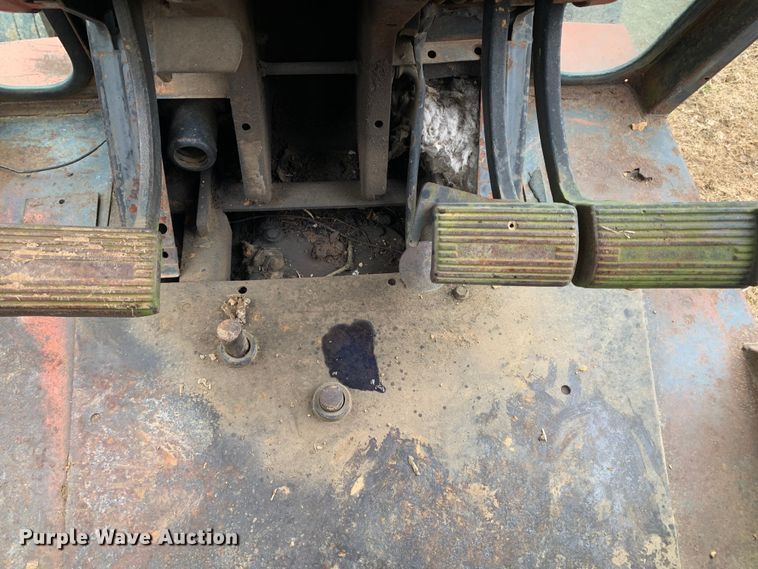 image for item LI9081 1979 Allis Chalmers 7010  tractor