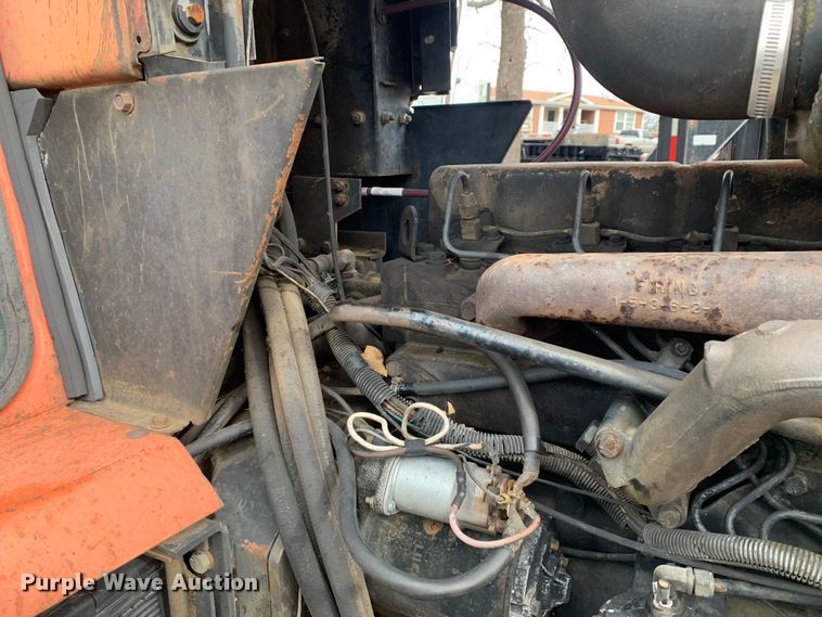 image for item LI9081 1979 Allis Chalmers 7010  tractor