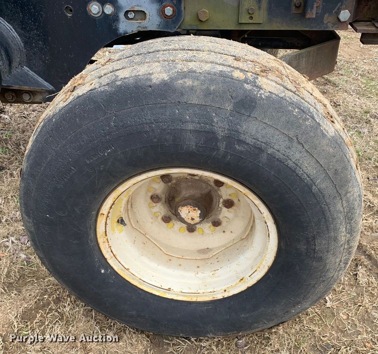 image for item LI9081 1979 Allis Chalmers 7010  tractor