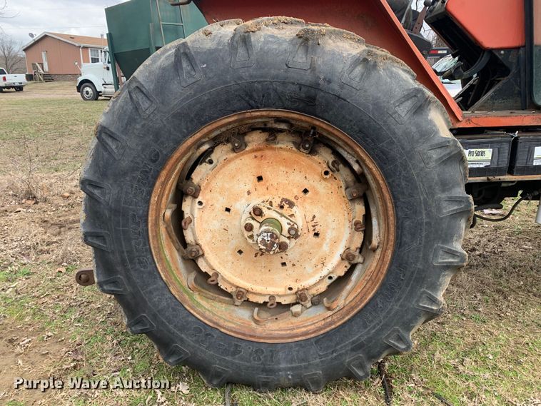 image for item LI9081 1979 Allis Chalmers 7010  tractor