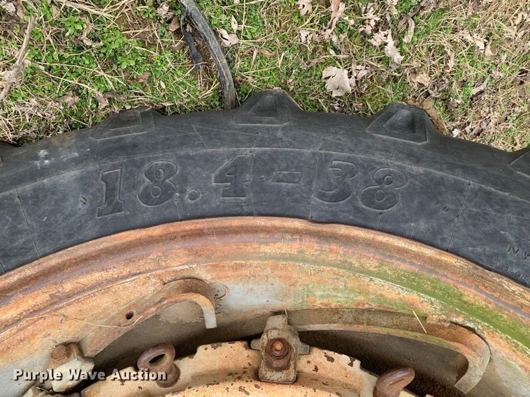 image for item LI9081 1979 Allis Chalmers 7010  tractor