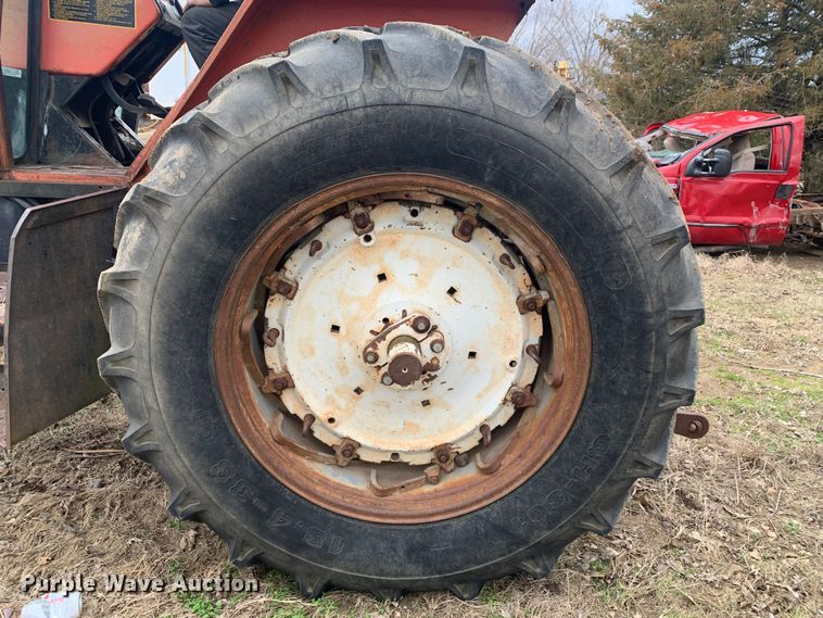 image for item LI9081 1979 Allis Chalmers 7010  tractor