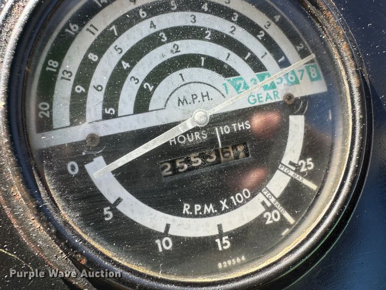 image for item LT9113 1974 John Deere 2030  tractor