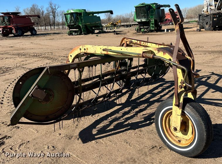 image for item LT9116 John Deere 640 hay rake