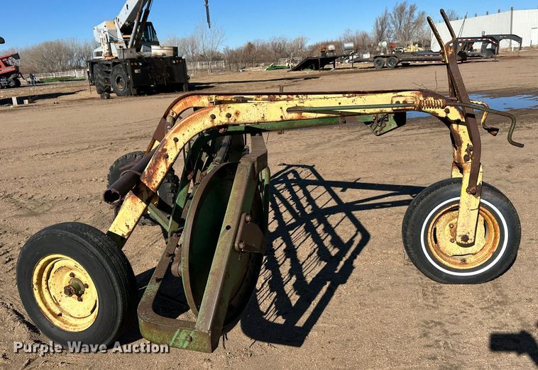 image for item LT9116 John Deere 640 hay rake
