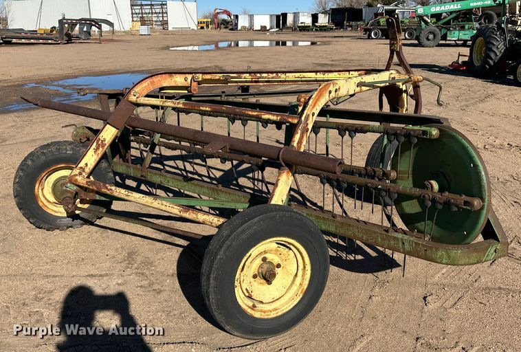 image for item LT9116 John Deere 640 hay rake