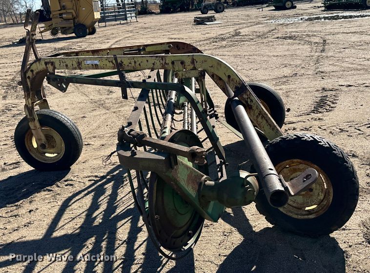 image for item LT9116 John Deere 640 hay rake