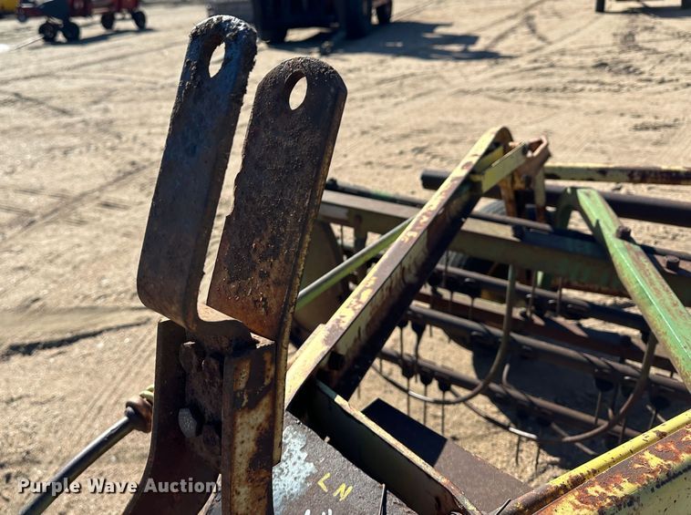 image for item LT9116 John Deere 640 hay rake