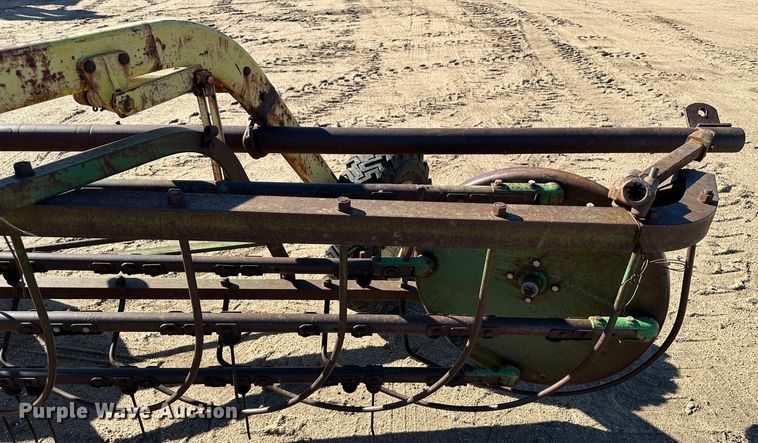 image for item LT9116 John Deere 640 hay rake