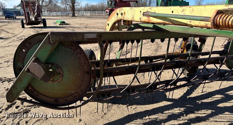 image for item LT9116 John Deere 640 hay rake