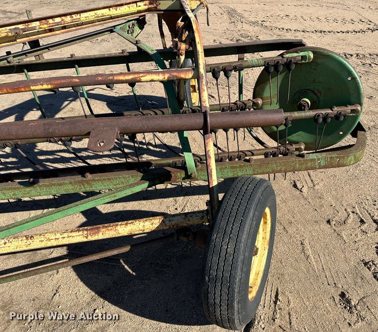 image for item LT9116 John Deere 640 hay rake