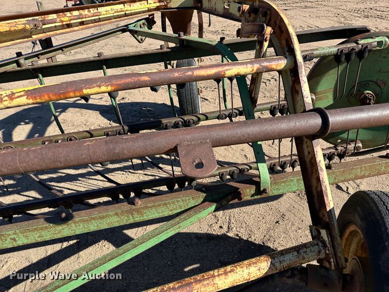 image for item LT9116 John Deere 640 hay rake