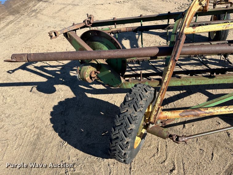 image for item LT9116 John Deere 640 hay rake