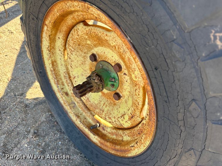 image for item LT9116 John Deere 640 hay rake