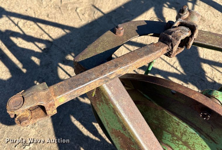 image for item LT9116 John Deere 640 hay rake