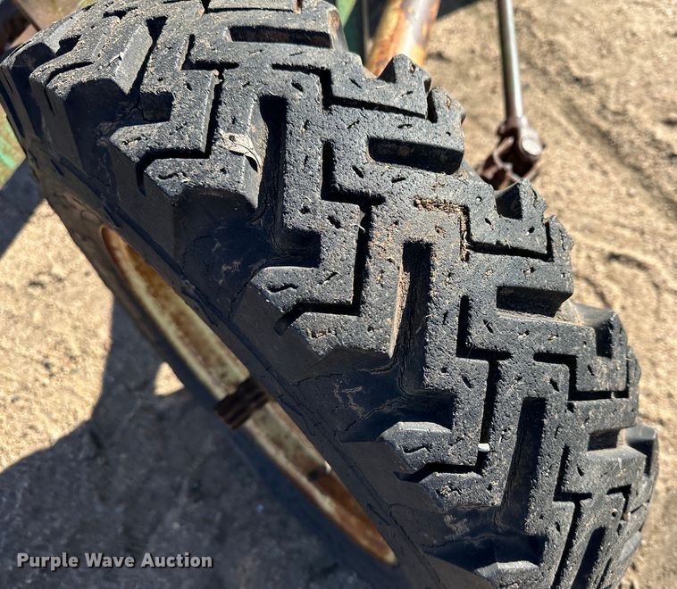 image for item LT9116 John Deere 640 hay rake