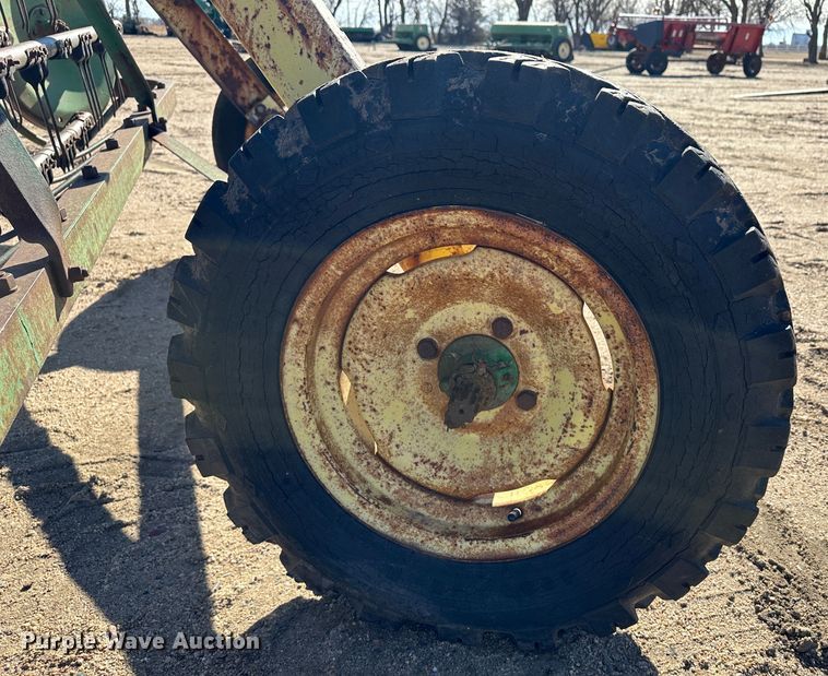 image for item LT9116 John Deere 640 hay rake