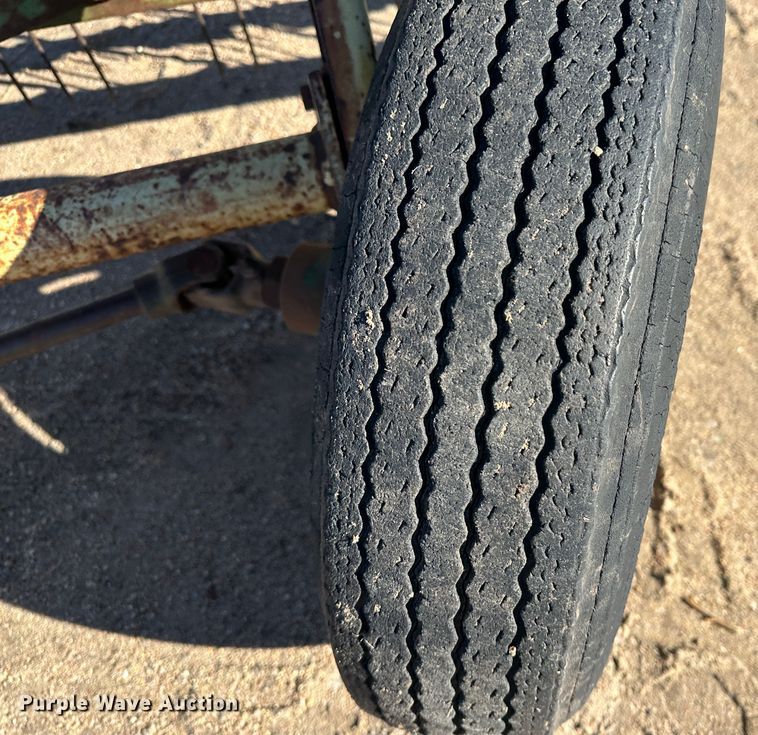 image for item LT9116 John Deere 640 hay rake