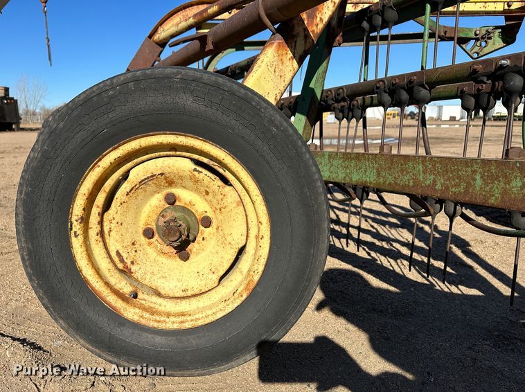 image for item LT9116 John Deere 640 hay rake
