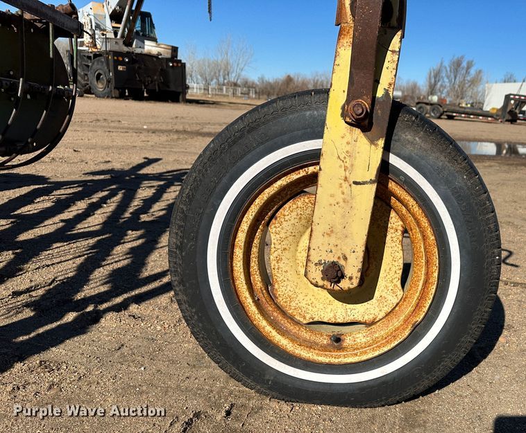 image for item LT9116 John Deere 640 hay rake