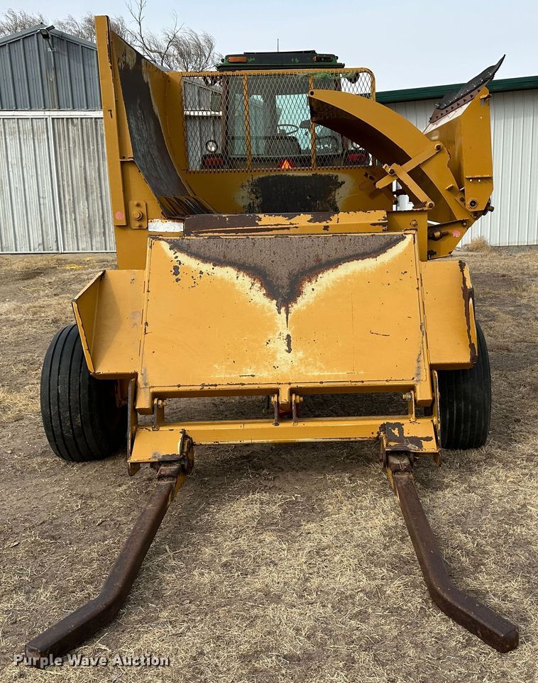 image for item LT9422 HayBuster 2650  bale processor